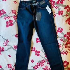 Fashion Nova mid Rise classic skinny jeans